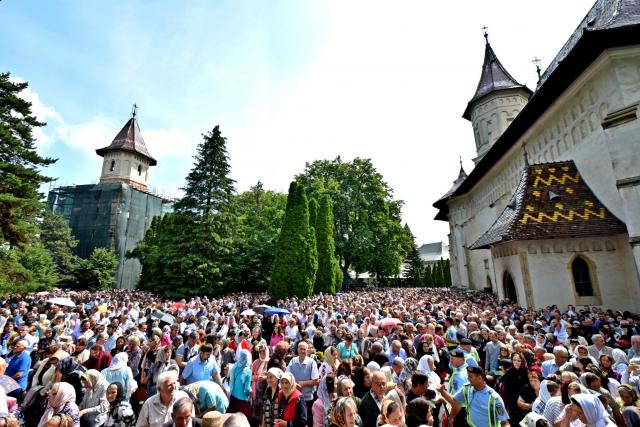 20.000 de pelerini s-au întâlnit cu Sfântul Ioan cel Nou la Suceava (GALERIE FOTO)