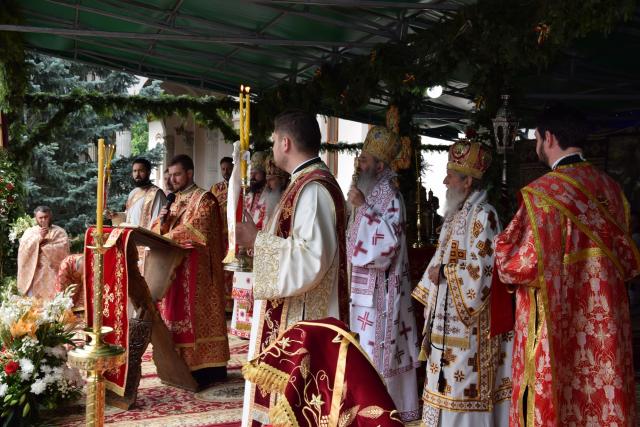 20.000 de pelerini s-au întâlnit cu Sfântul Ioan cel Nou la Suceava (GALERIE FOTO)