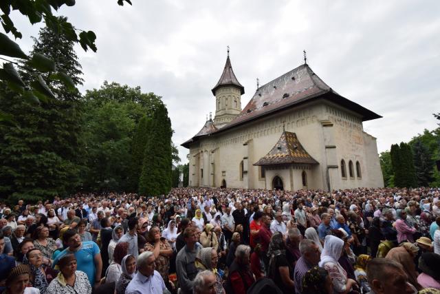20.000 de pelerini s-au întâlnit cu Sfântul Ioan cel Nou la Suceava (GALERIE FOTO)