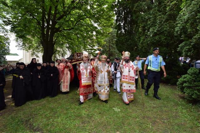 20.000 de pelerini s-au întâlnit cu Sfântul Ioan cel Nou la Suceava (GALERIE FOTO)