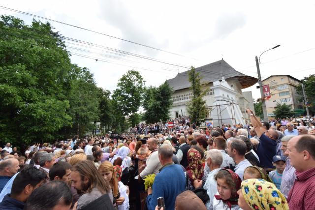 20.000 de pelerini s-au întâlnit cu Sfântul Ioan cel Nou la Suceava (GALERIE FOTO)