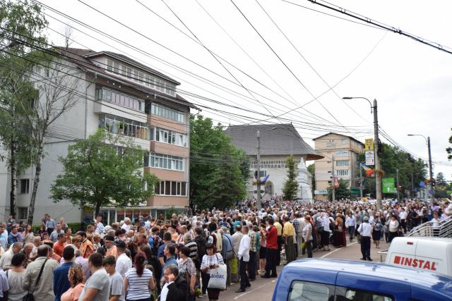 20.000 de pelerini s-au întâlnit cu Sfântul Ioan cel Nou la Suceava (GALERIE FOTO)