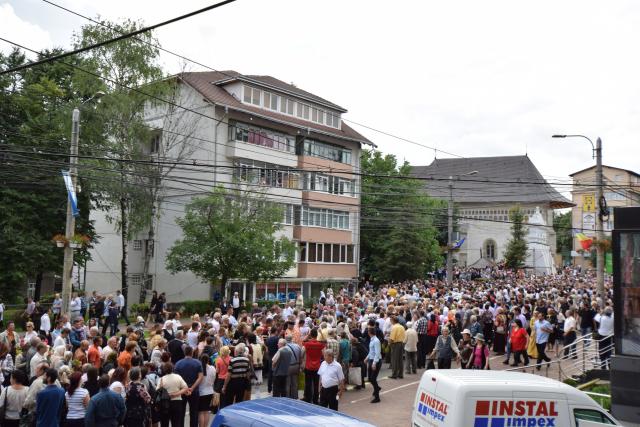 20.000 de pelerini s-au întâlnit cu Sfântul Ioan cel Nou la Suceava (GALERIE FOTO)