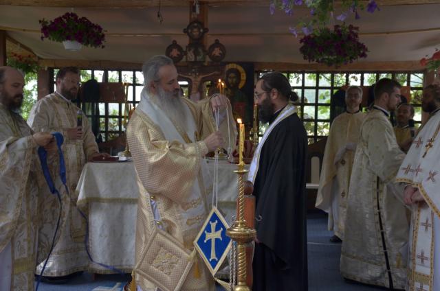 Sfinții Români, sărbătoriți la Mănăstirea Bucium prin Liturghie arhierească