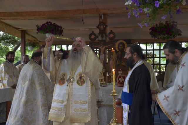 Sfinții Români, sărbătoriți la Mănăstirea Bucium prin Liturghie arhierească