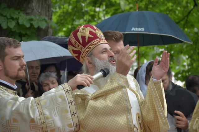 Sfinții Români, sărbătoriți la Mănăstirea Bucium prin Liturghie arhierească