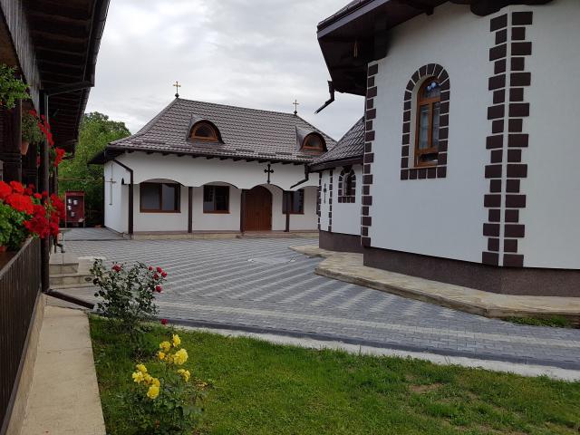 Resfințirea Bisericii cu hramul „Sfinții Arhangheli Mihail și Gavriil” din Bucșoaia, Protopopiatul Câmpulung Moldovenesc