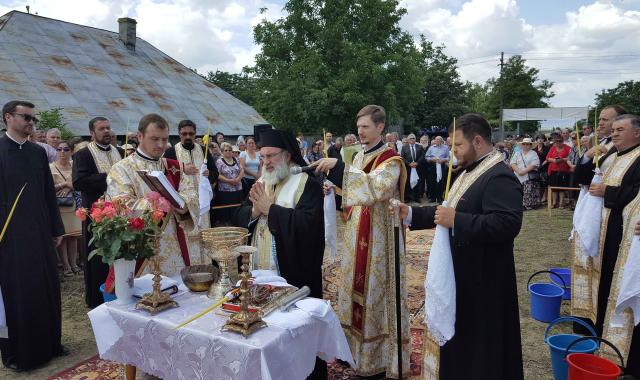 Binecuvântări arhiereşti la Şerbeşti şi Radomireşti