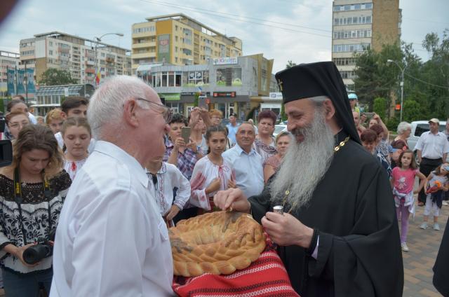 Procesiune cu sfinte moaște la Piatra Neamț, cu ocazia sărbătorii Nașterea Sfântului Ioan Botezătorul