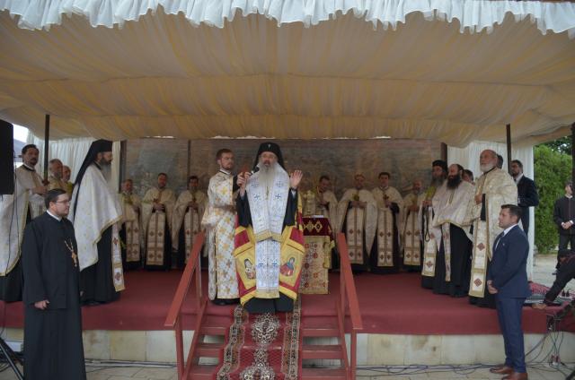 Procesiune cu sfinte moaște la Piatra Neamț, cu ocazia sărbătorii Nașterea Sfântului Ioan Botezătorul
