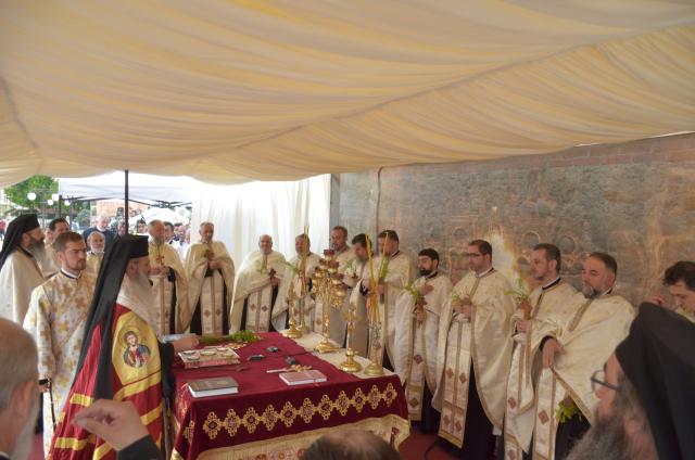Procesiune cu sfinte moaște la Piatra Neamț, cu ocazia sărbătorii Nașterea Sfântului Ioan Botezătorul