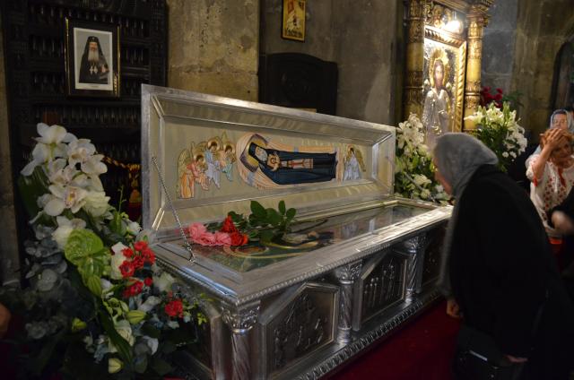 Procesiune cu sfinte moaște la Piatra Neamț, cu ocazia sărbătorii Nașterea Sfântului Ioan Botezătorul
