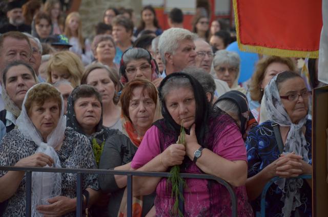 Procesiune cu sfinte moaște la Piatra Neamț, cu ocazia sărbătorii Nașterea Sfântului Ioan Botezătorul