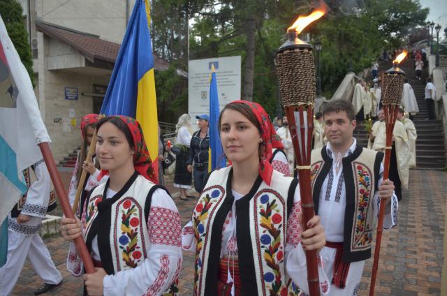 Procesiune cu sfinte moaște la Piatra Neamț, cu ocazia sărbătorii Nașterea Sfântului Ioan Botezătorul