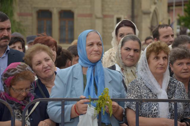 Procesiune cu sfinte moaște la Piatra Neamț, cu ocazia sărbătorii Nașterea Sfântului Ioan Botezătorul