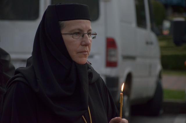 Procesiune cu sfinte moaște la Piatra Neamț, cu ocazia sărbătorii Nașterea Sfântului Ioan Botezătorul