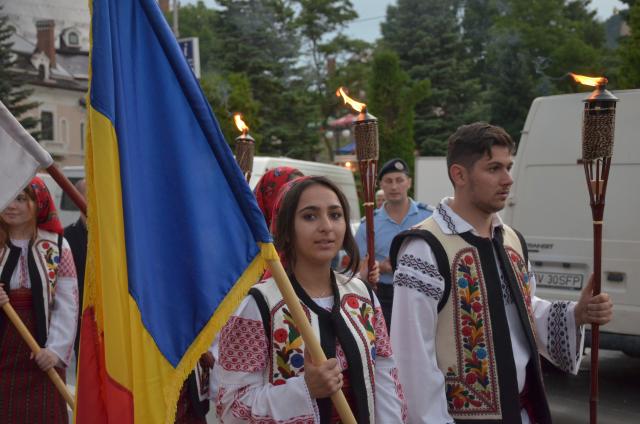 Procesiune cu sfinte moaște la Piatra Neamț, cu ocazia sărbătorii Nașterea Sfântului Ioan Botezătorul