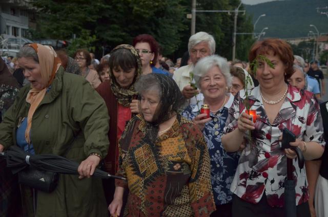 Procesiune cu sfinte moaște la Piatra Neamț, cu ocazia sărbătorii Nașterea Sfântului Ioan Botezătorul