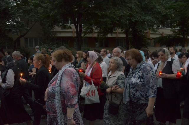 Procesiune cu sfinte moaște la Piatra Neamț, cu ocazia sărbătorii Nașterea Sfântului Ioan Botezătorul