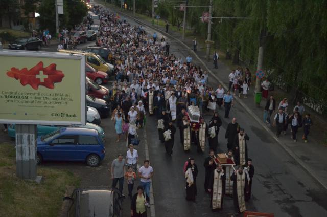 Procesiune cu sfinte moaște la Piatra Neamț, cu ocazia sărbătorii Nașterea Sfântului Ioan Botezătorul