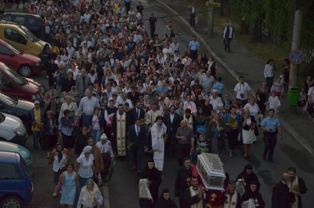 Procesiune cu sfinte moaște la Piatra Neamț, cu ocazia sărbătorii Nașterea Sfântului Ioan Botezătorul
