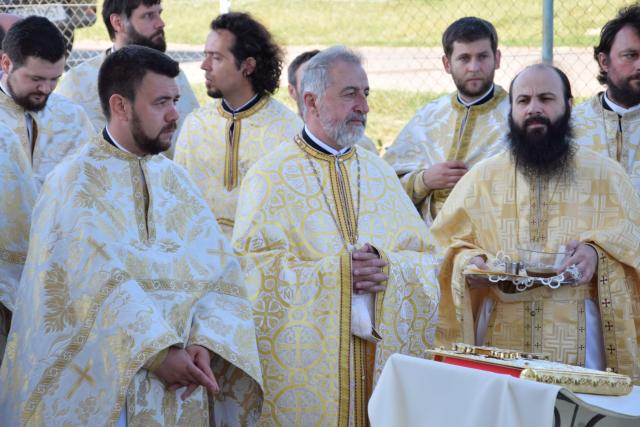 Biserica „Duminica Tuturor Sfinților” din satul Stânca, sfințită de IPS Mitropolit Teofan (GALERIE FOTO)