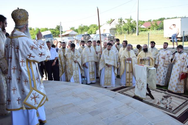 Biserica „Duminica Tuturor Sfinților” din satul Stânca, sfințită de IPS Mitropolit Teofan (GALERIE FOTO)