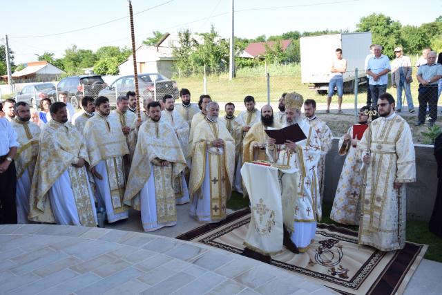 Biserica „Duminica Tuturor Sfinților” din satul Stânca, sfințită de IPS Mitropolit Teofan (GALERIE FOTO)