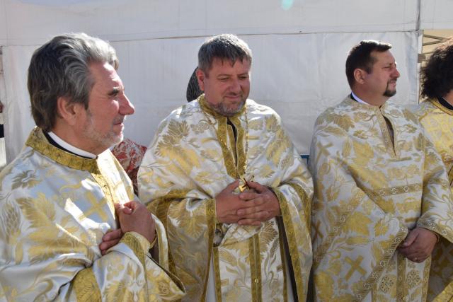 Biserica „Duminica Tuturor Sfinților” din satul Stânca, sfințită de IPS Mitropolit Teofan (GALERIE FOTO)
