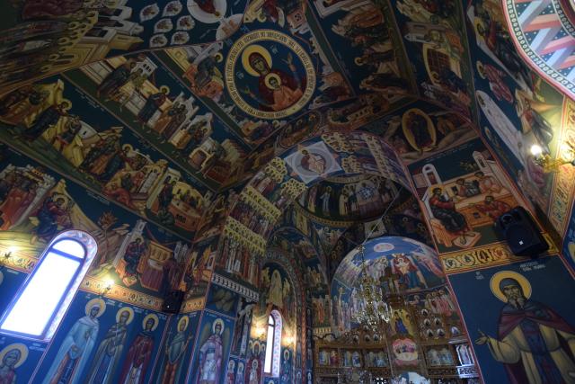 Biserica „Duminica Tuturor Sfinților” din satul Stânca, sfințită de IPS Mitropolit Teofan (GALERIE FOTO)