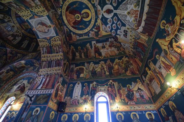 Biserica „Duminica Tuturor Sfinților” din satul Stânca, sfințită de IPS Mitropolit Teofan (GALERIE FOTO)