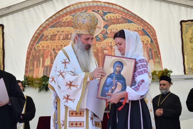 Biserica „Duminica Tuturor Sfinților” din satul Stânca, sfințită de IPS Mitropolit Teofan (GALERIE FOTO)