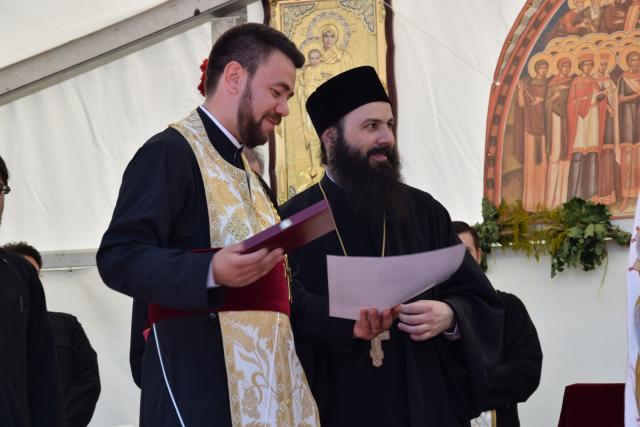 Biserica „Duminica Tuturor Sfinților” din satul Stânca, sfințită de IPS Mitropolit Teofan (GALERIE FOTO)