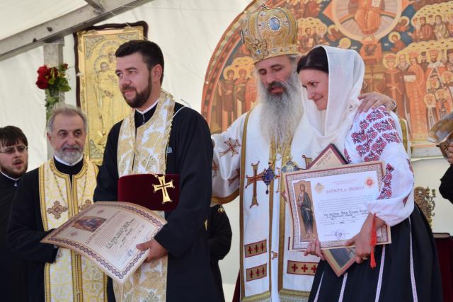 Biserica „Duminica Tuturor Sfinților” din satul Stânca, sfințită de IPS Mitropolit Teofan (GALERIE FOTO)