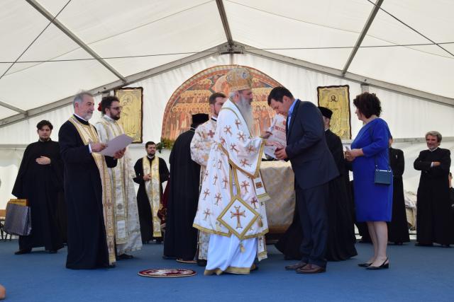 Biserica „Duminica Tuturor Sfinților” din satul Stânca, sfințită de IPS Mitropolit Teofan (GALERIE FOTO)