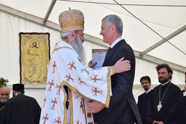 Biserica „Duminica Tuturor Sfinților” din satul Stânca, sfințită de IPS Mitropolit Teofan (GALERIE FOTO)