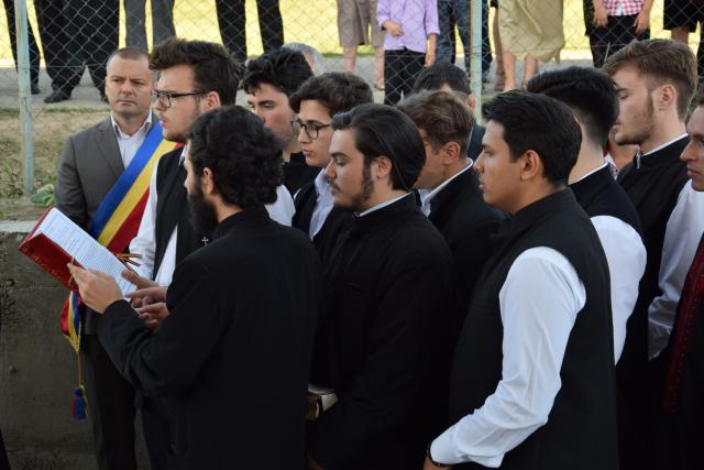 Biserica „Duminica Tuturor Sfinților” din satul Stânca, sfințită de IPS Mitropolit Teofan (GALERIE FOTO)