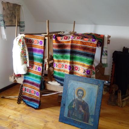 Sfinţire de casă praznicală la Biserica „Sfinţii Voievozi Mihail şi Gavriil” - Dersca 1