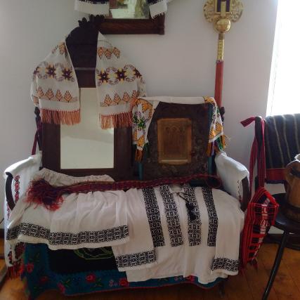 Sfinţire de casă praznicală la Biserica „Sfinţii Voievozi Mihail şi Gavriil” - Dersca 1