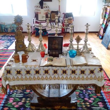 Sfinţire de casă praznicală la Biserica „Sfinţii Voievozi Mihail şi Gavriil” - Dersca 1