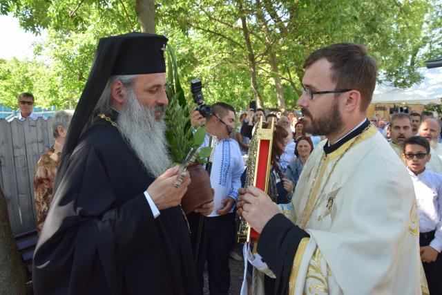 Sfințire de casă socială în Parohia Coada Stâncii