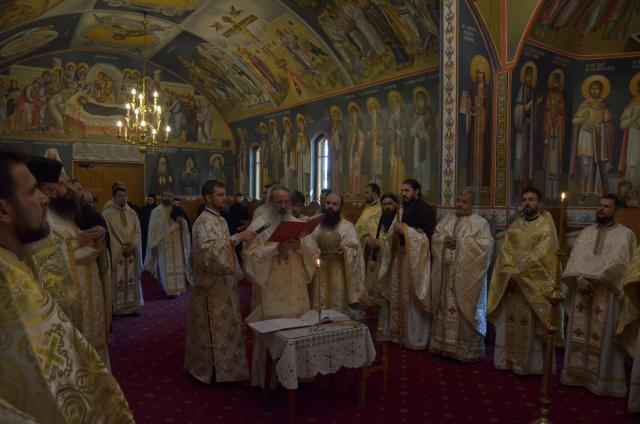 Pictura bisericii de la Mănăstirea Sângeap-Basaraba a fost sfinţită