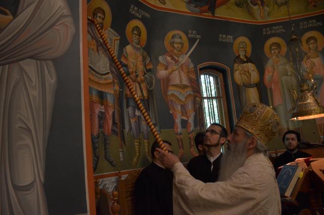 Pictura bisericii de la Mănăstirea Sângeap-Basaraba a fost sfinţită