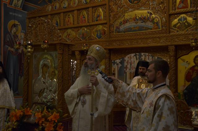 Pictura bisericii de la Mănăstirea Sângeap-Basaraba a fost sfinţită