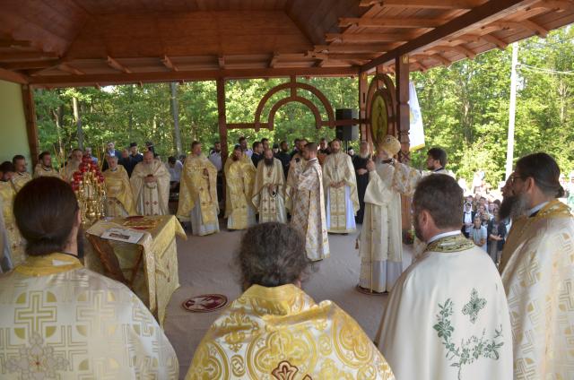Pictura bisericii de la Mănăstirea Sângeap-Basaraba a fost sfinţită
