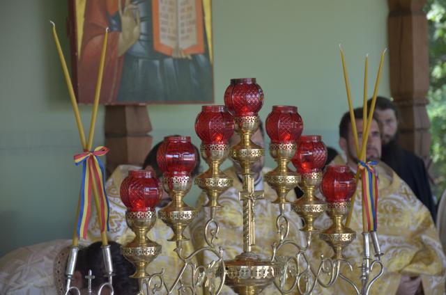 Pictura bisericii de la Mănăstirea Sângeap-Basaraba a fost sfinţită