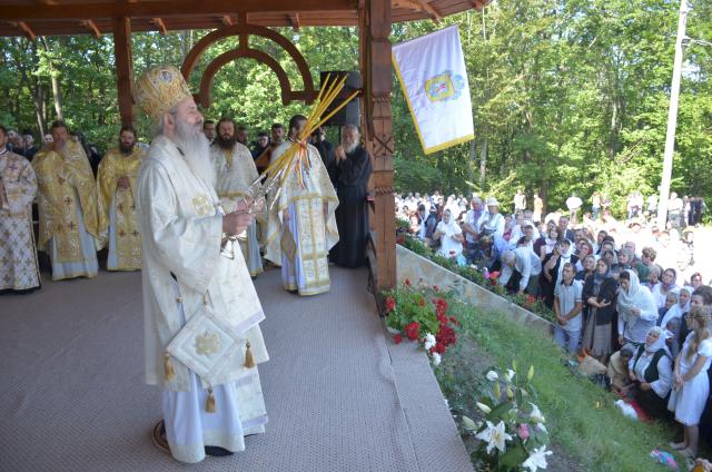 Pictura bisericii de la Mănăstirea Sângeap-Basaraba a fost sfinţită