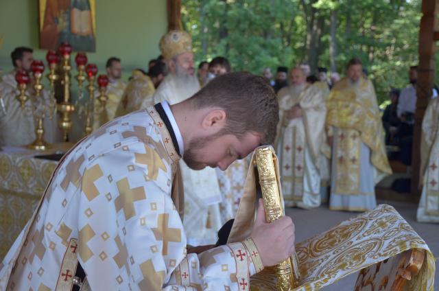 Pictura bisericii de la Mănăstirea Sângeap-Basaraba a fost sfinţită