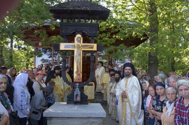 Pictura bisericii de la Mănăstirea Sângeap-Basaraba a fost sfinţită