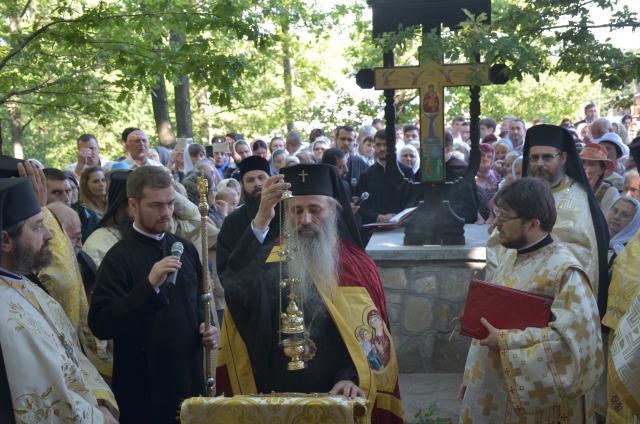 Pictura bisericii de la Mănăstirea Sângeap-Basaraba a fost sfinţită